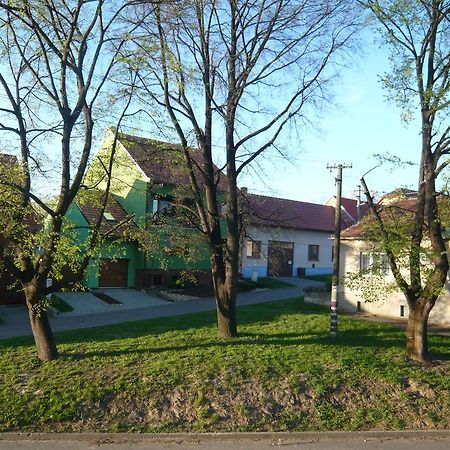 Za Kaplicku Guest House Hovorany Exterior photo